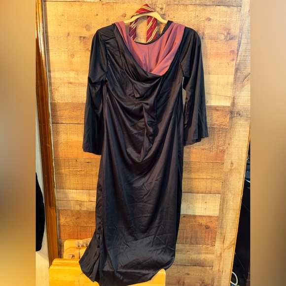 Harry Potter Gryffindor Costume - Picture 6 of 6
